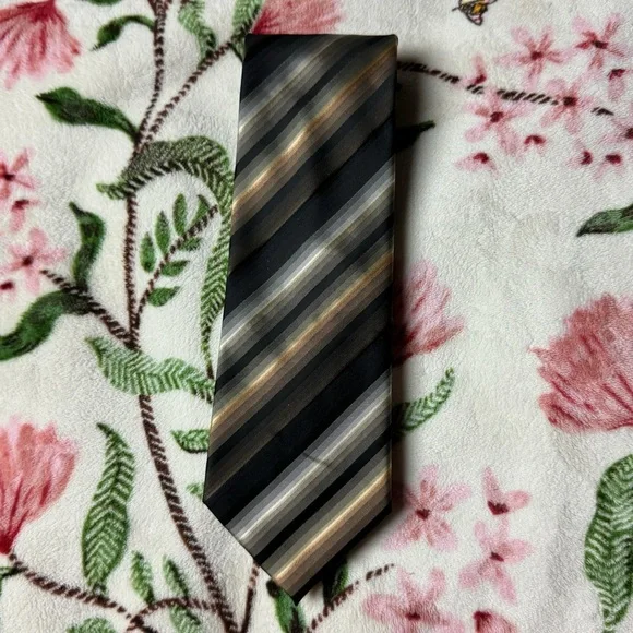 Croft & Barrow Men's Tie - Black, Gray, Gold Stripes - Picture 1 of 3